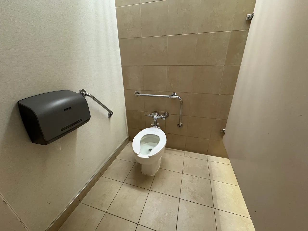 Basement restroom - Women