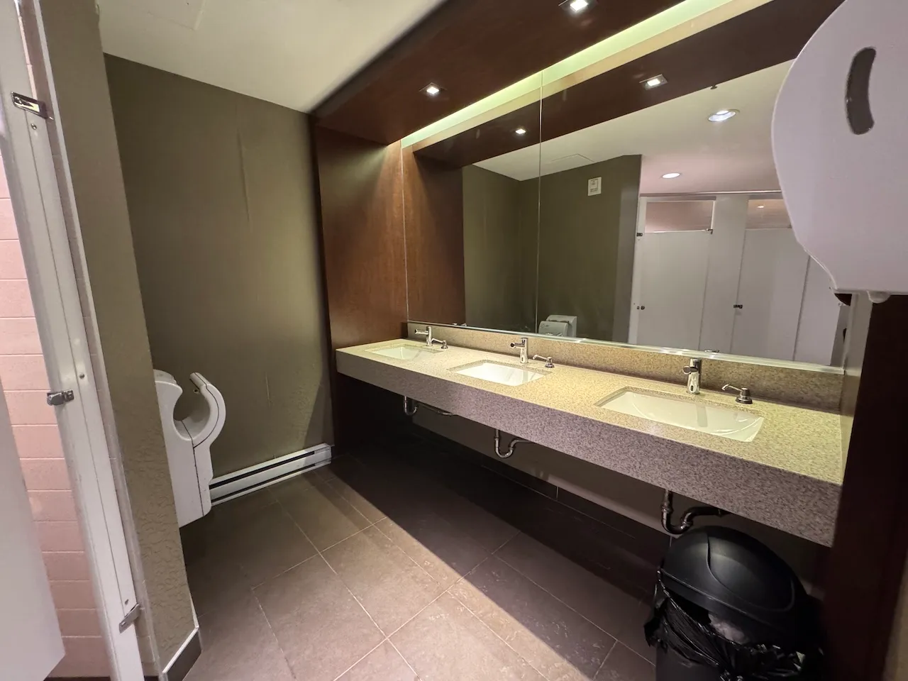 Lavabo - Similaire dans toutes les salles de toilette