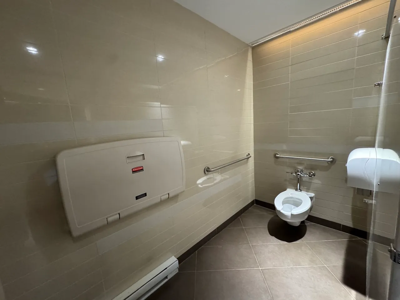 Cabine de toilette accessible - Femmes 1er étage