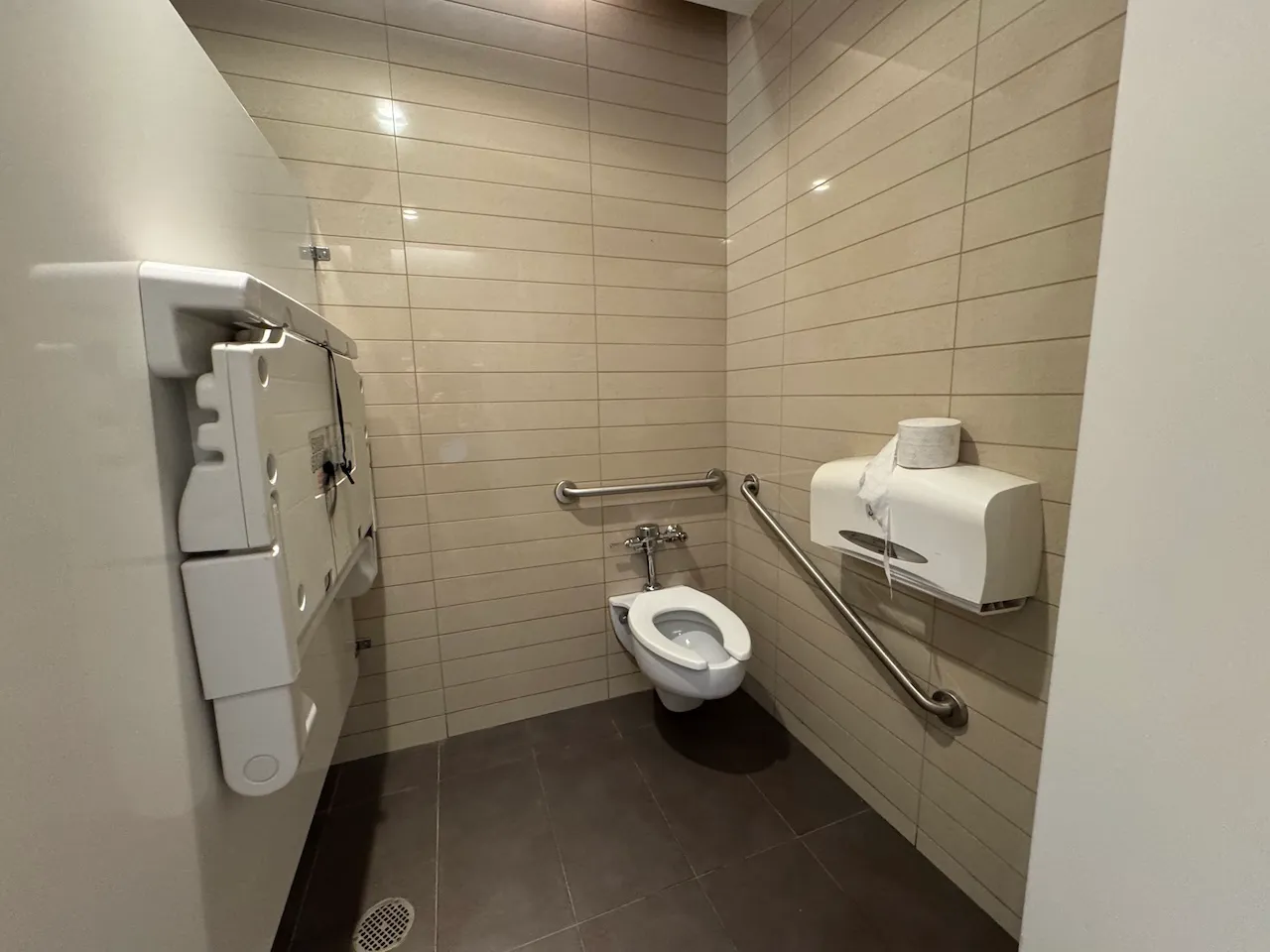 Cabine de toilette accessible - Hommes 3e étage