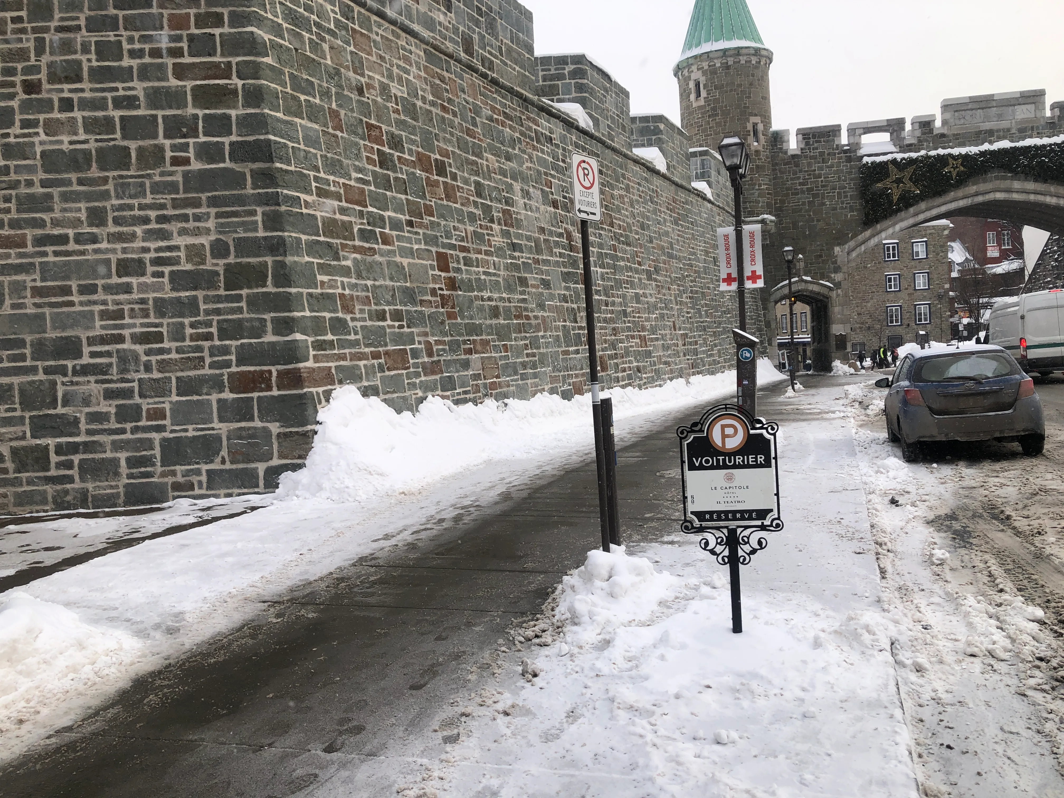 Stationnement extérieur (service de voiturier)