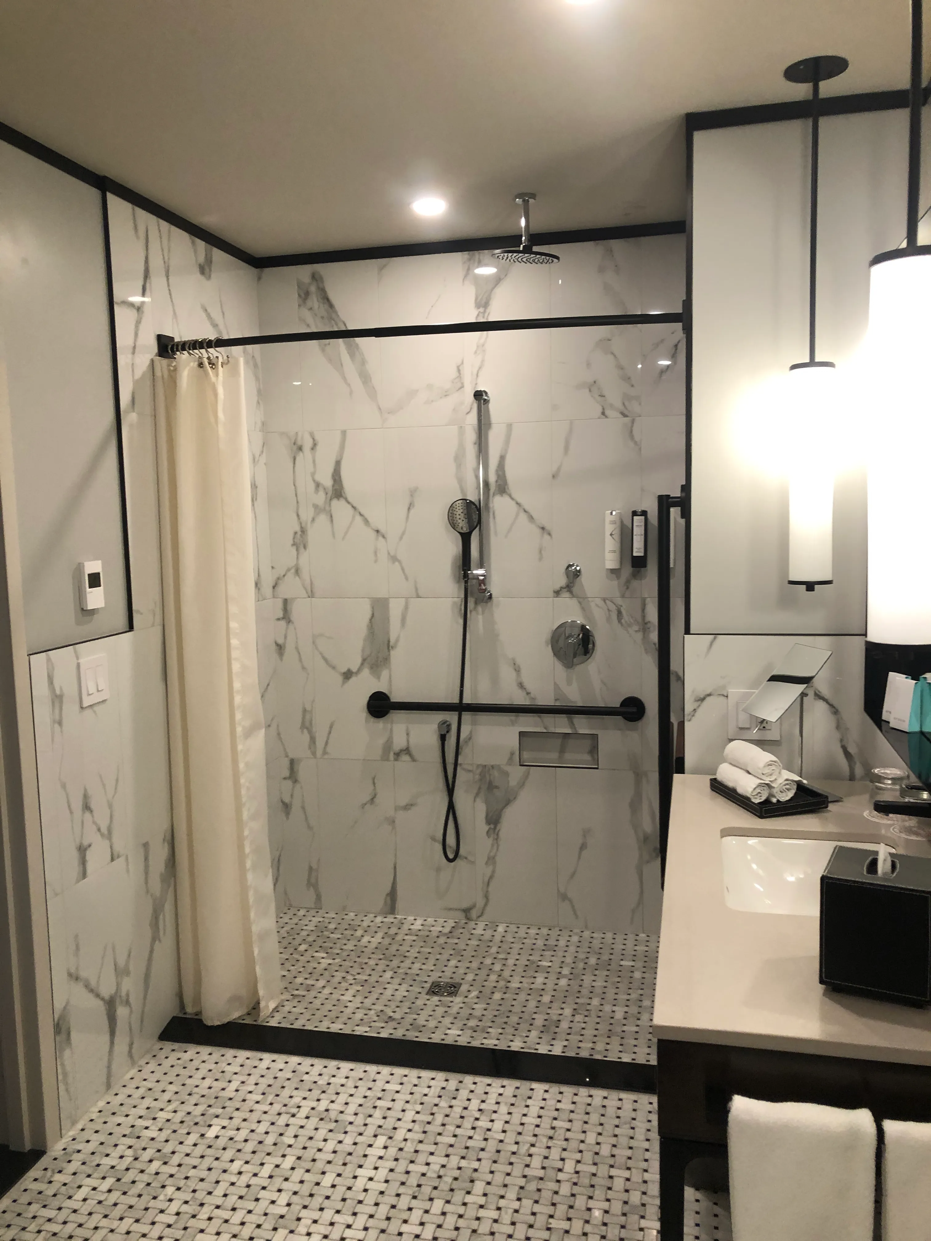 Chambre #211 #311 #411 #511 et #611 - Salle de bain