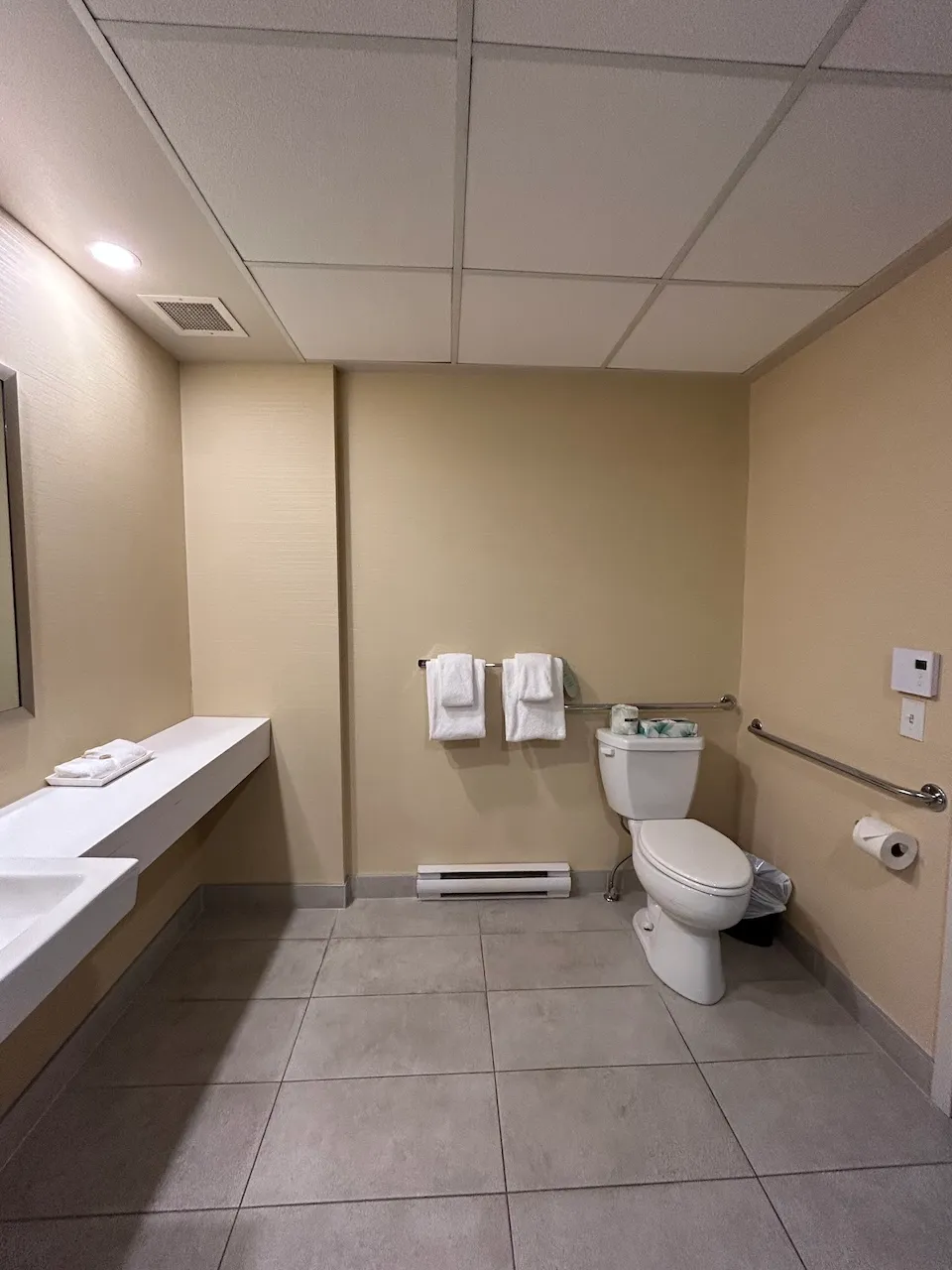 Room 269-369 - Bathroom