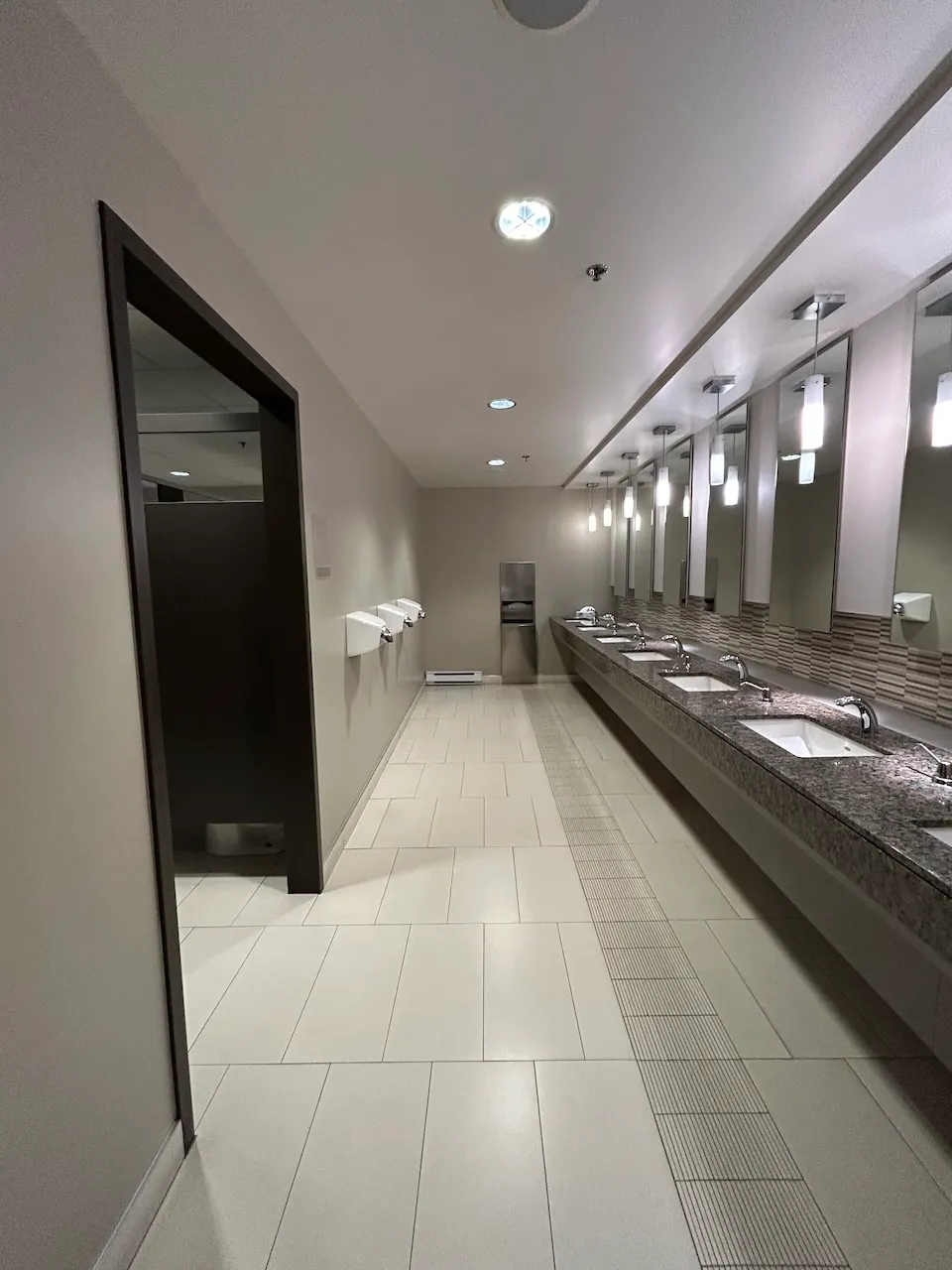 Central hub - Restroom