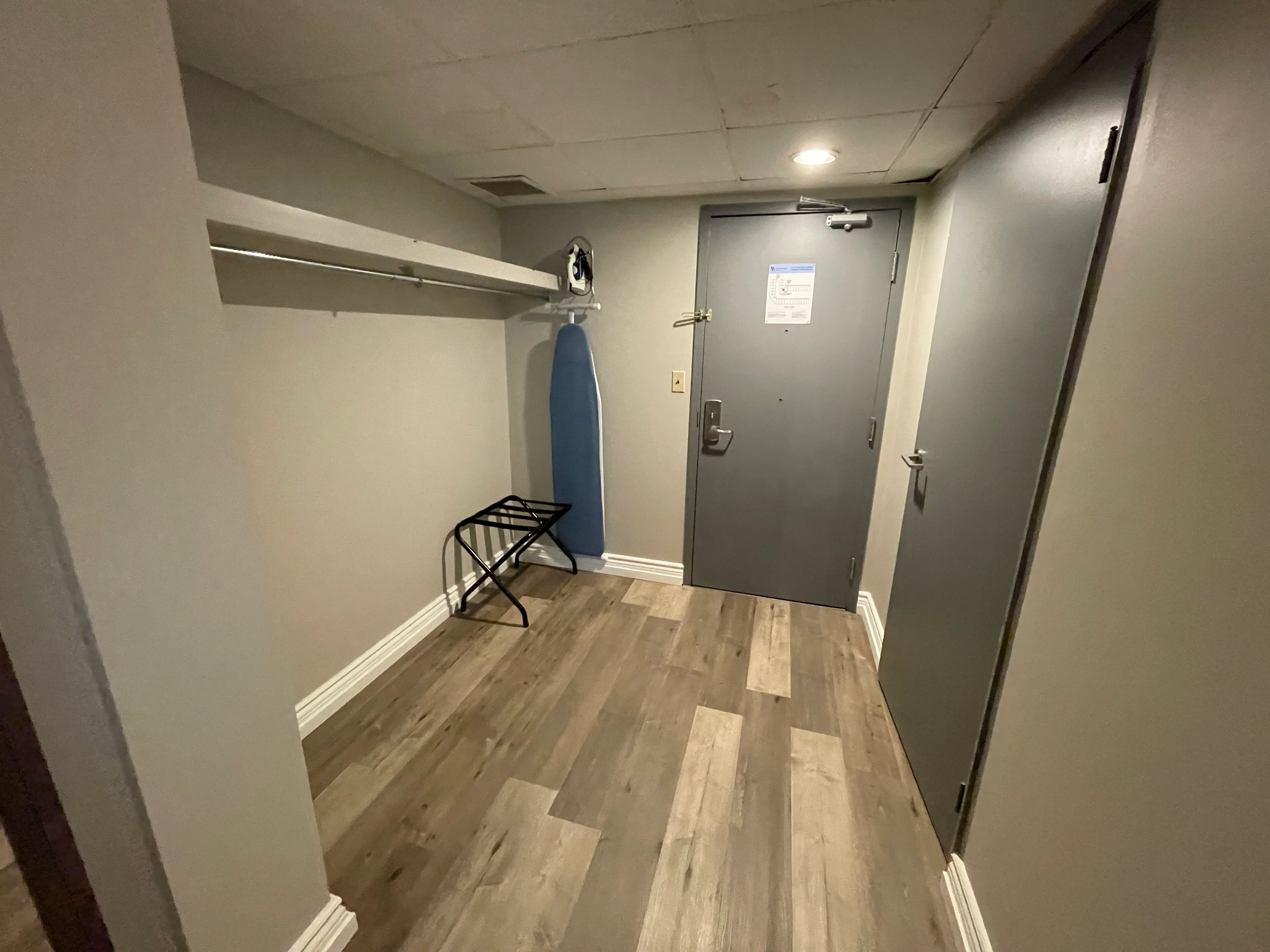 Chambre #202 - Entrance