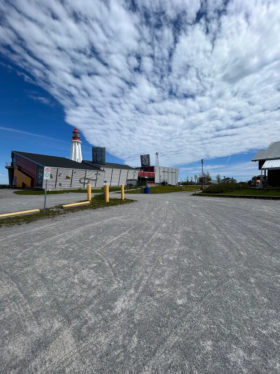 Stationnement du Musée Empress of Ireland et du Hangar 14