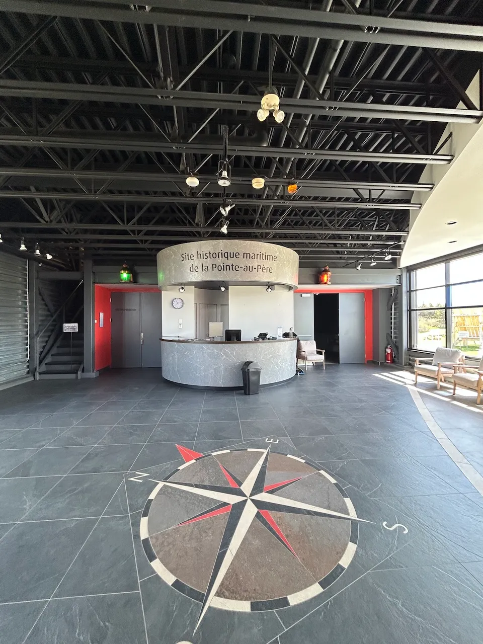 Musée Empress of Ireland - Bureau d'accueil et accès à la salle de diffusion