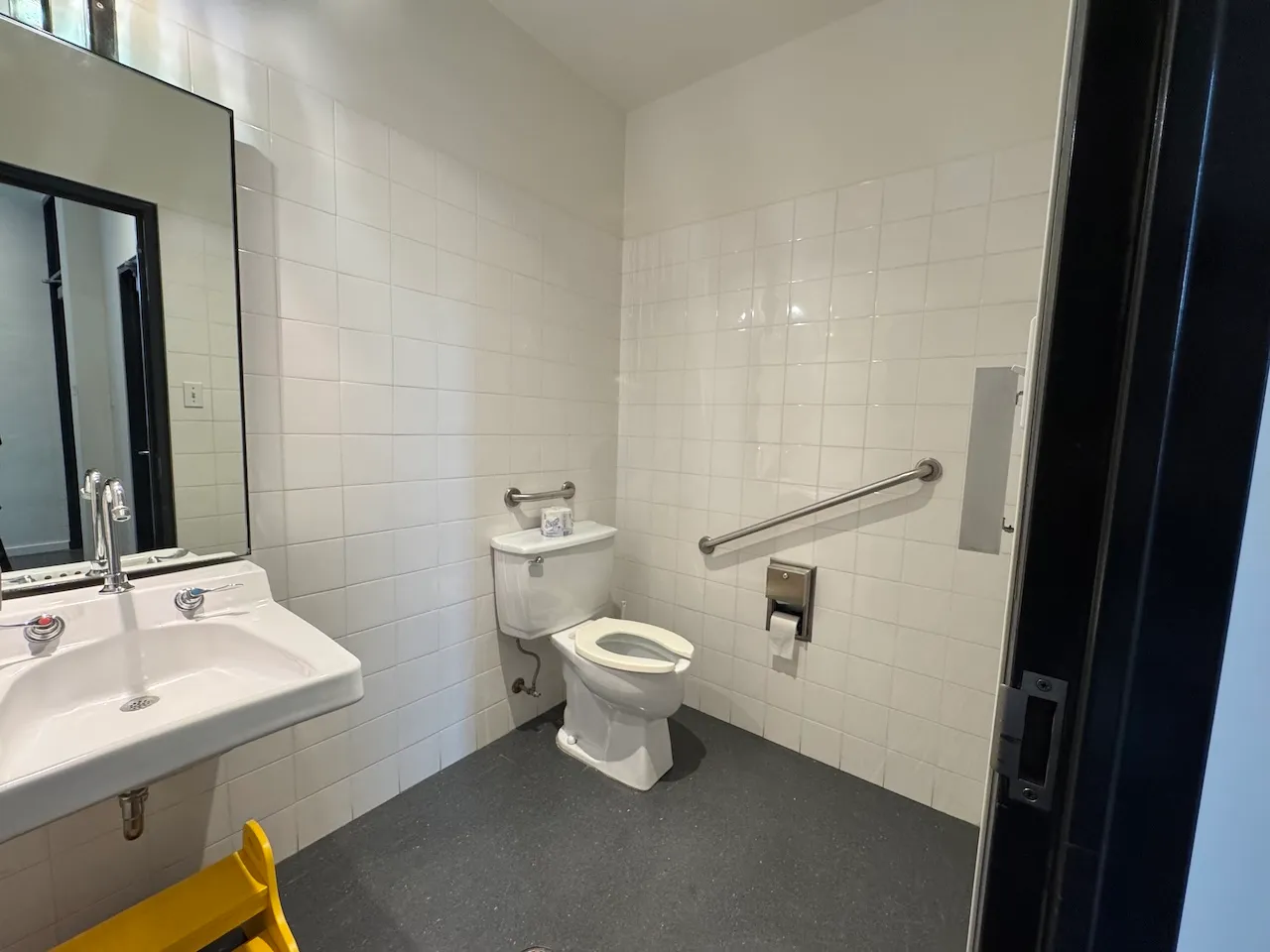 Salle de toilette universelle - Rez-de-chaussée