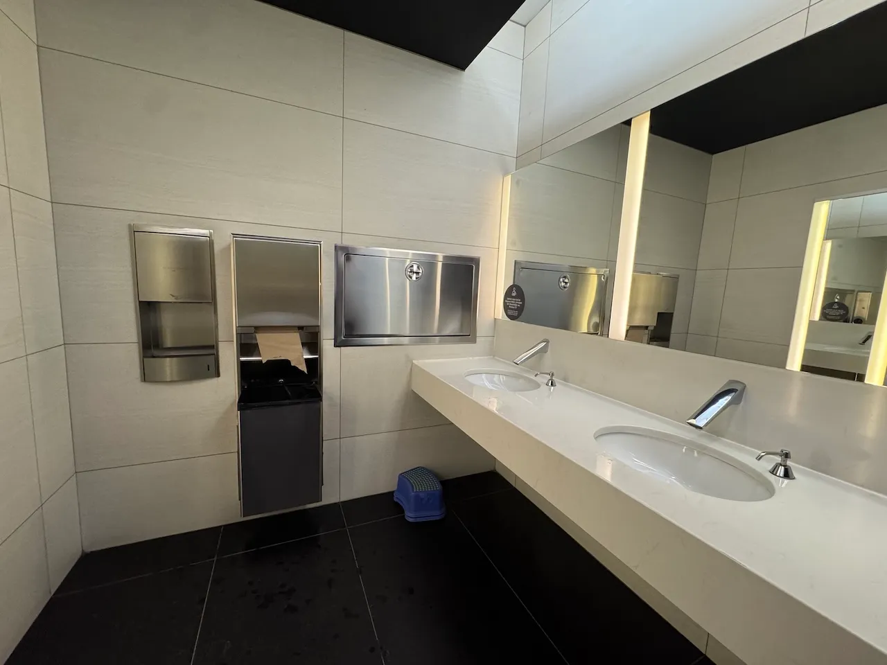 Salle de toilettes - Rez-de-chaussée