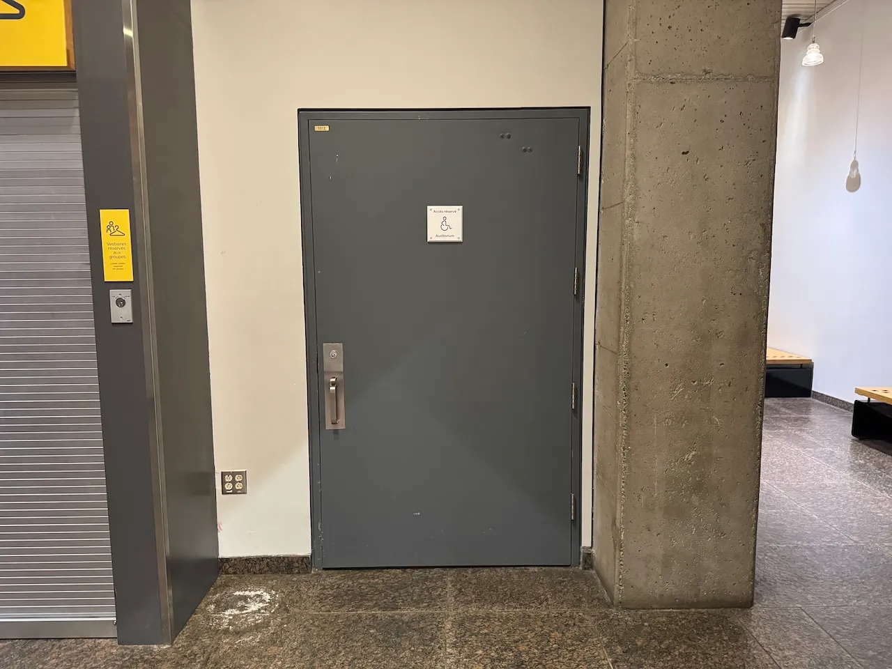 Accès secondaire accessible pour l'auditorium Hydro-Québec