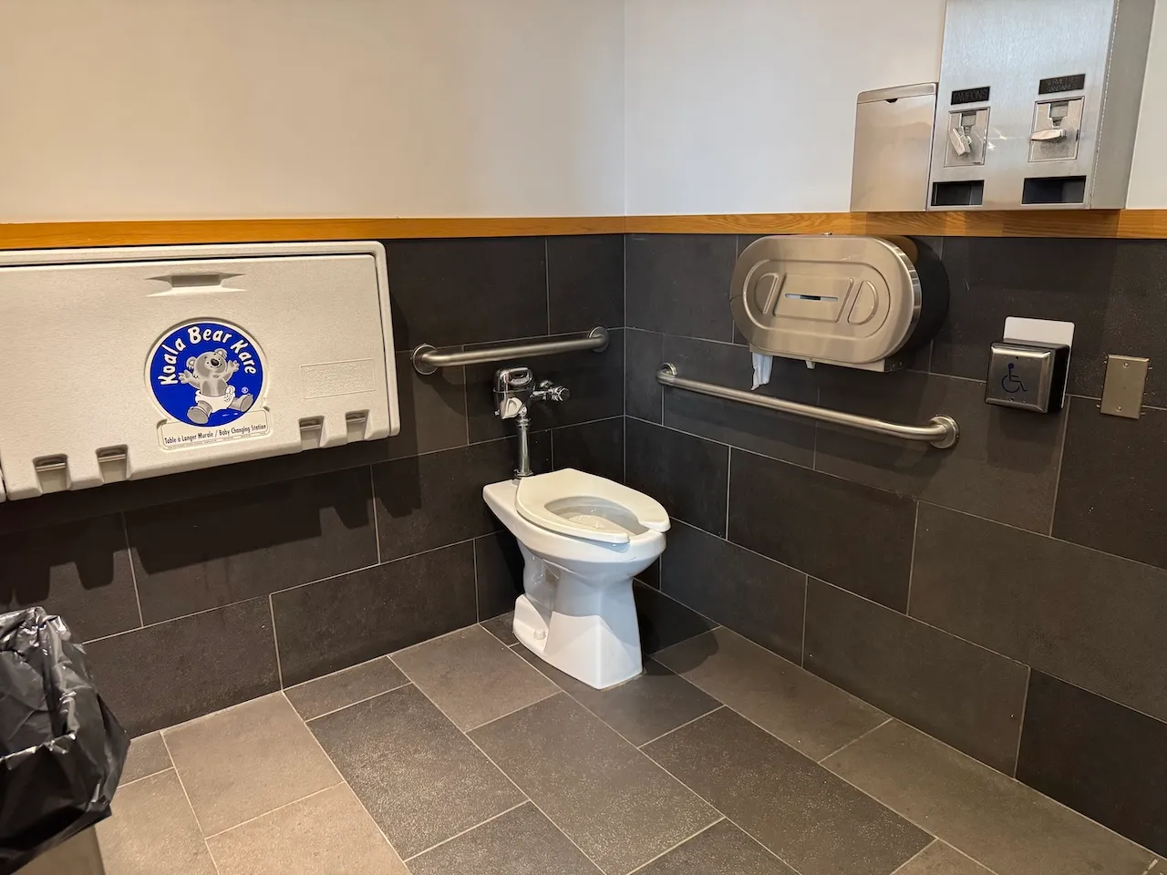 Salle de toilette près du restaurant