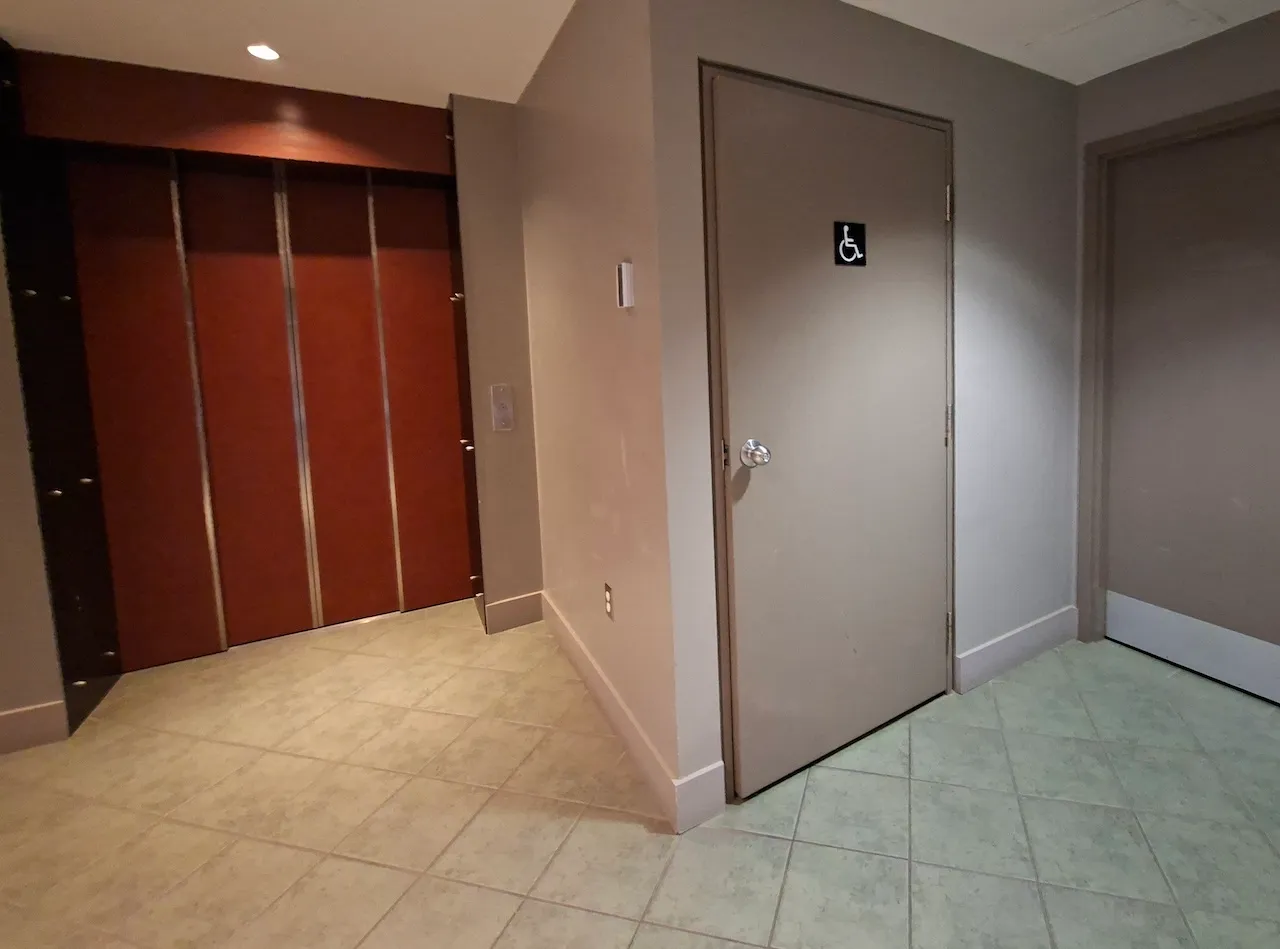 Universal restroom - Floor 2