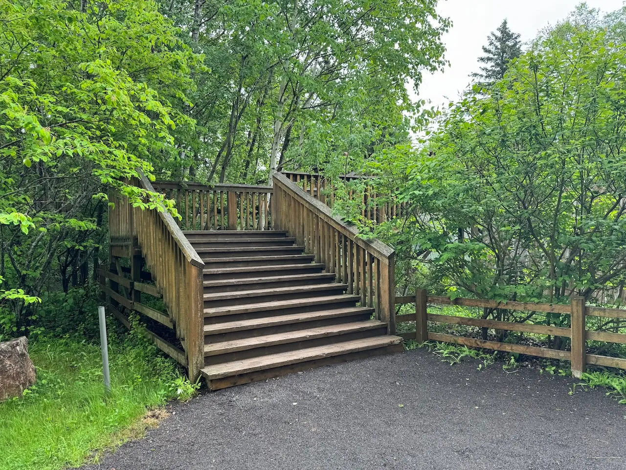 Point d'observation accessible par un escalier