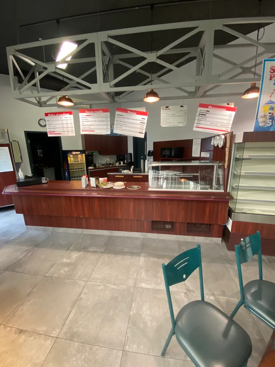 Cafeteria counter