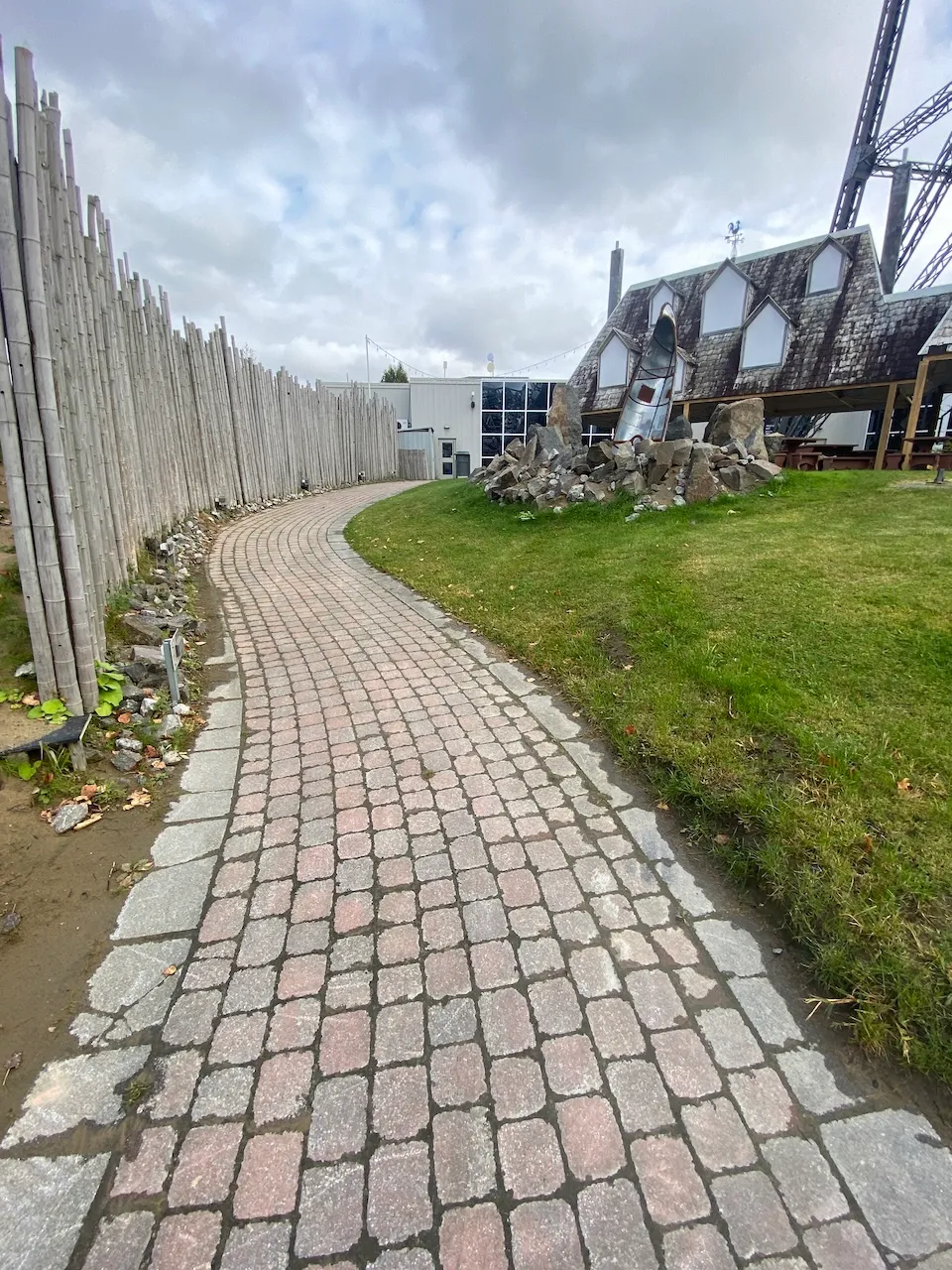 Path to the outdoor amphitheater