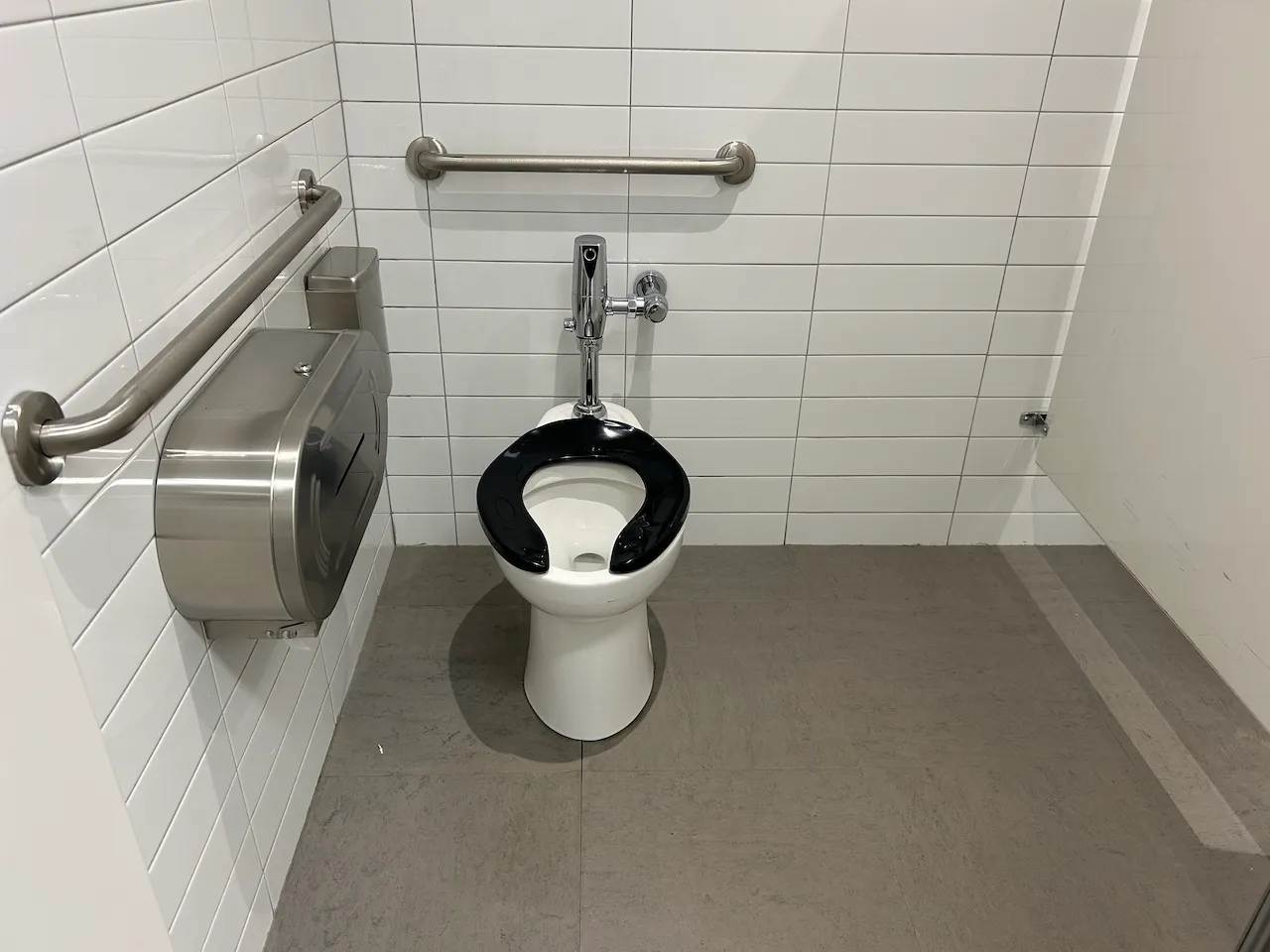 Niveau 3 - Salle de toilettes - Femme