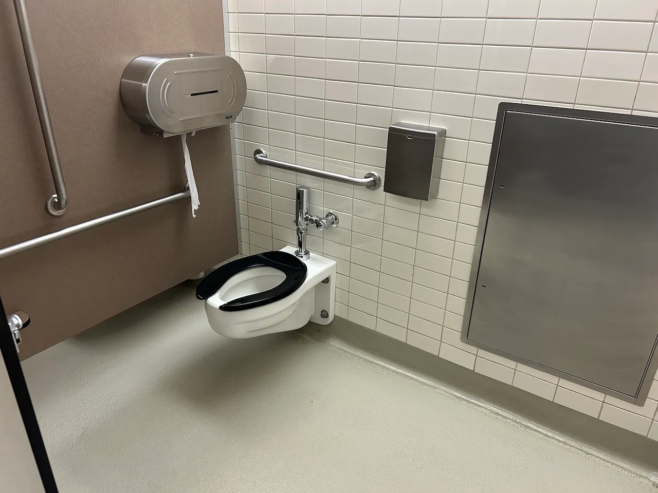 Niveau 1 - Salle de toilettes - Femme