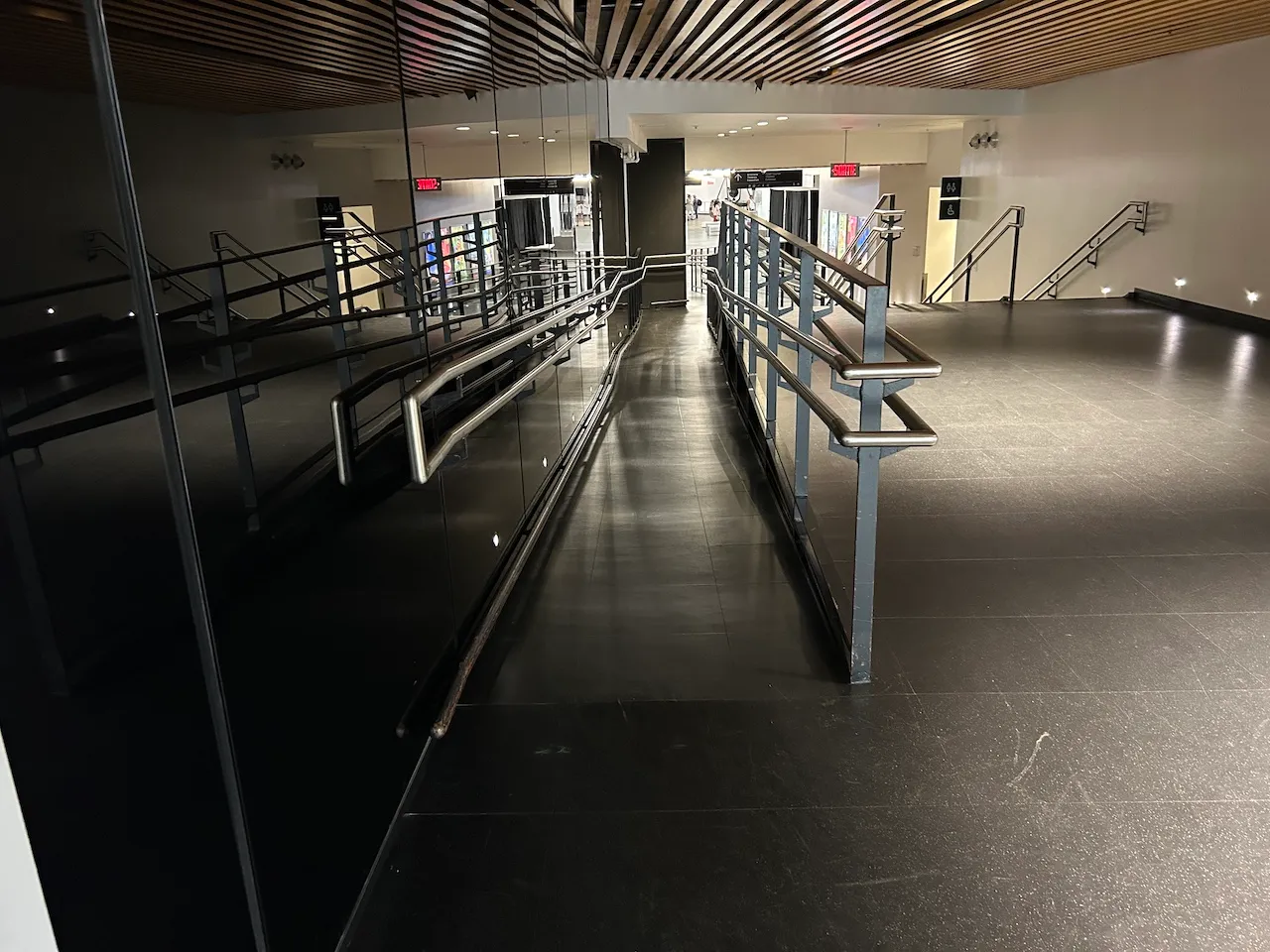Niveau 1 - Rampe d'accès menant au stationnement P5