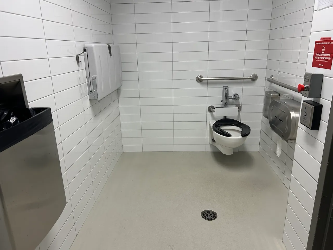 Niveau 2 - Salle de toilette universelle