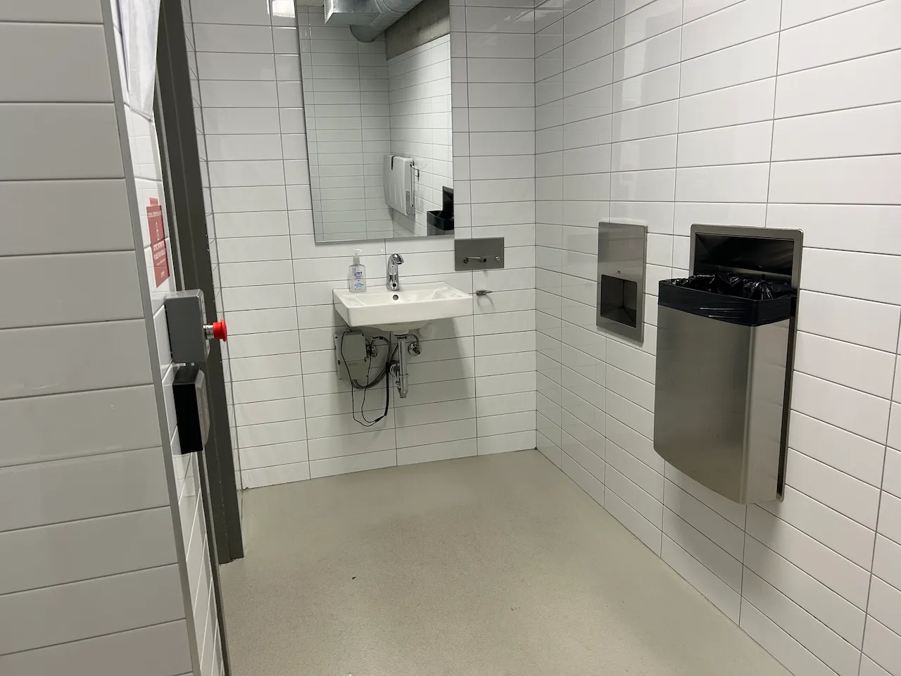 Niveau 2 - Salle de toilette universelle