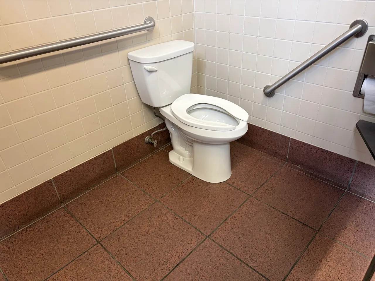 Salle de toilettes homme