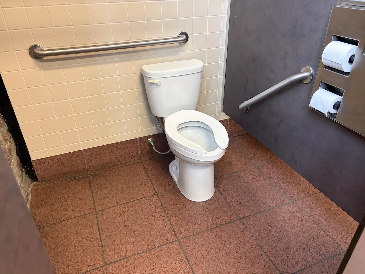 Salle de toilettes femme