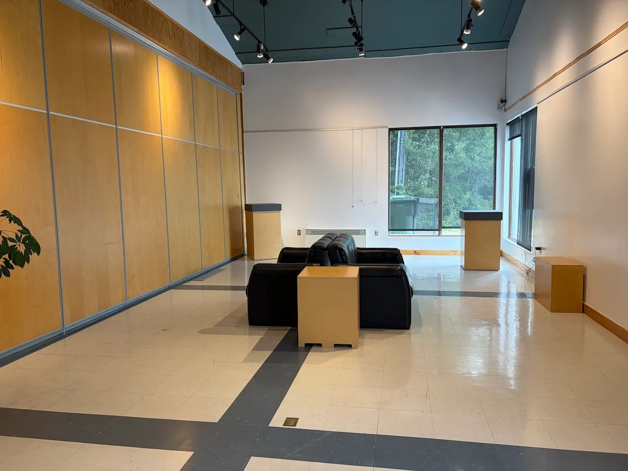 Semi-permanent exhibition hall