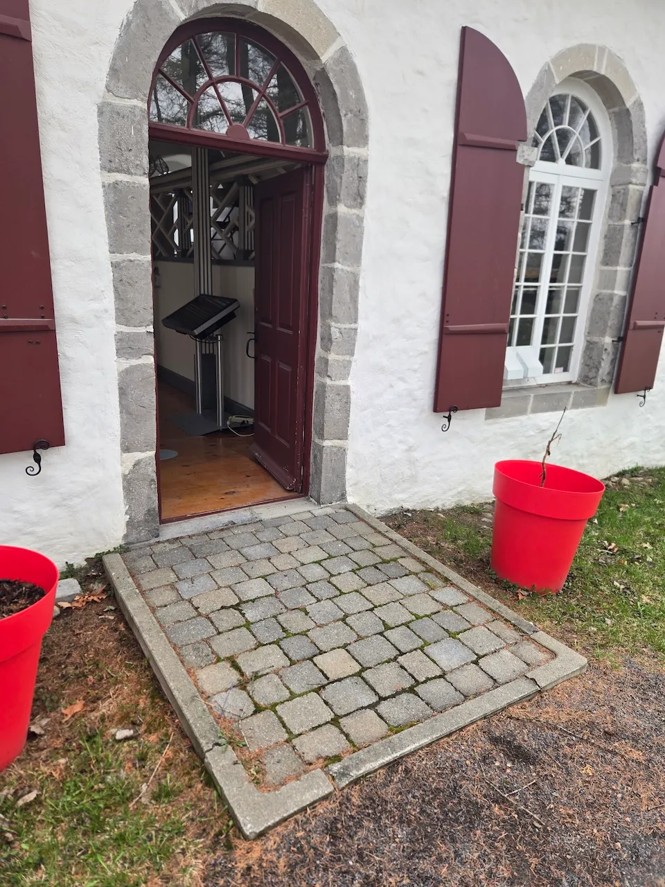 Entrée de la Chapelle des Cuthbert