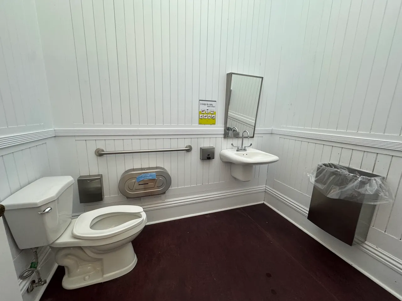 Salle de toilette universelle - Villa Estevan