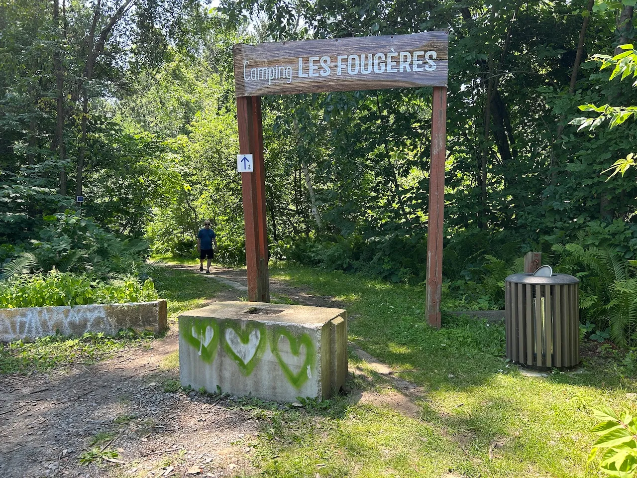 Les Fougères Campground - Entrance