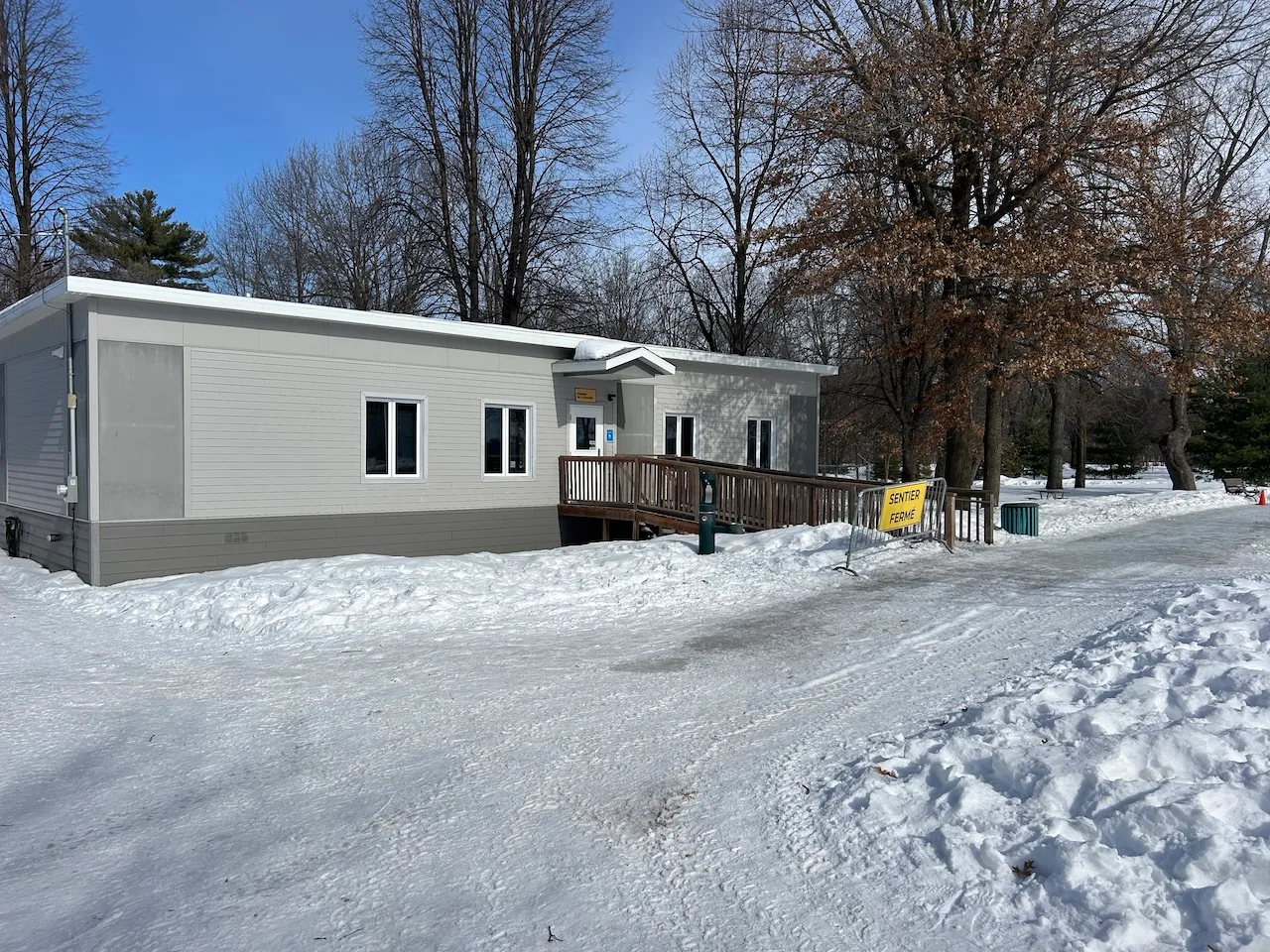 Skating changing room and start of the skating trail