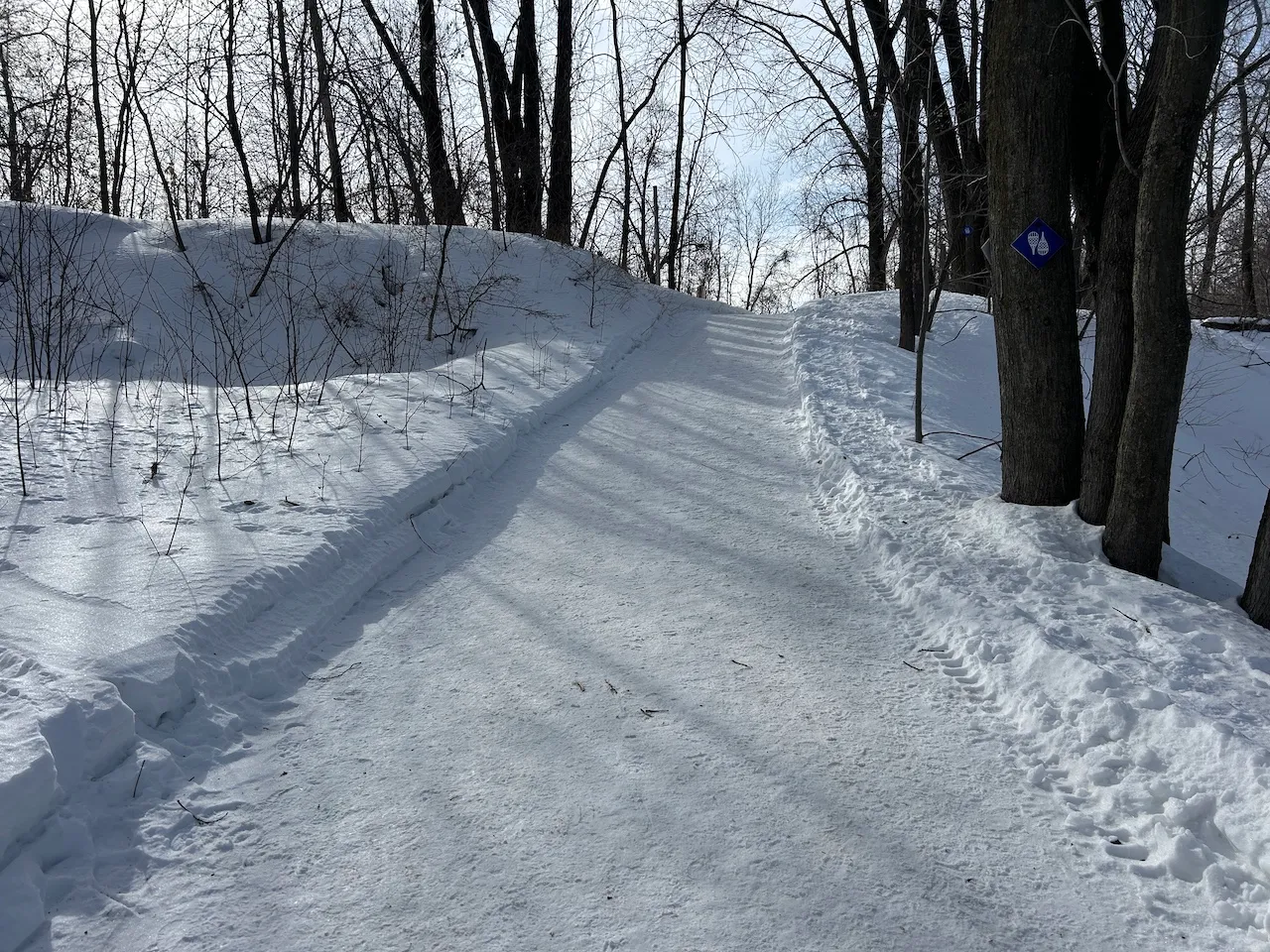 Hiking trail - Steep slope, near the bridge leading to the island