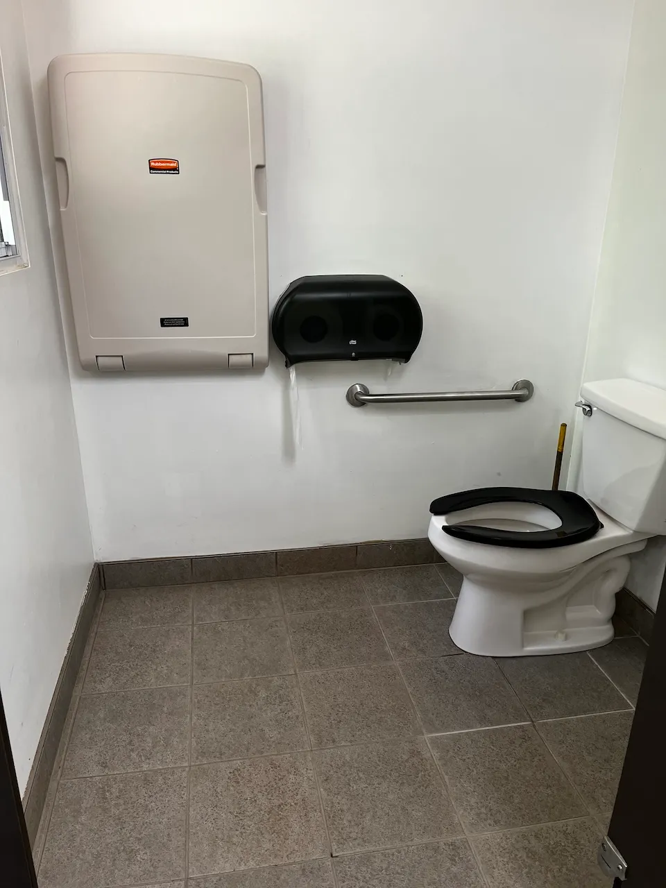 Cottage - washroom - men's