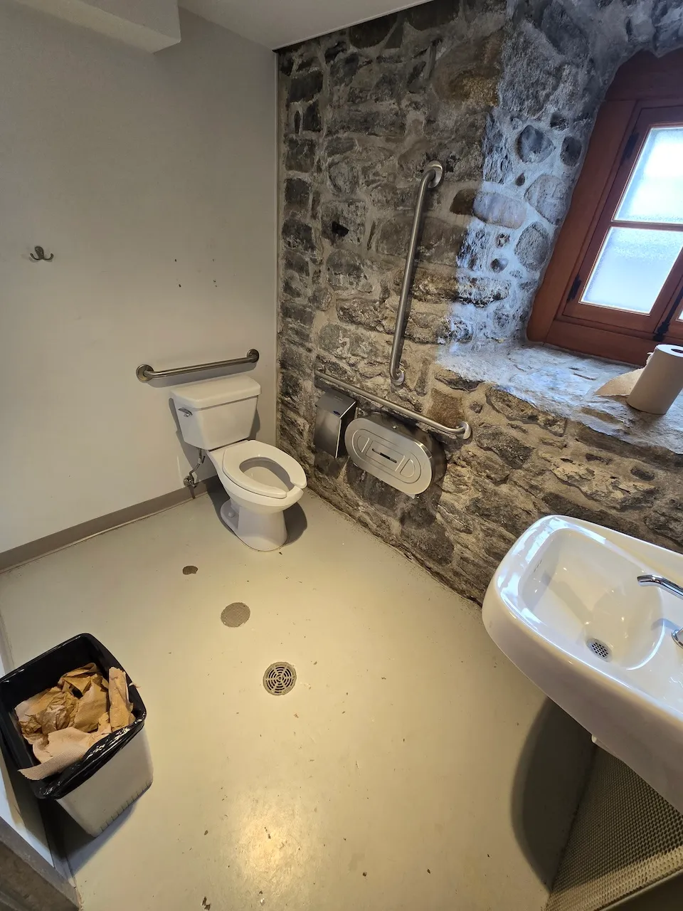 Salle de toilette universelle de la Maison du Meunier