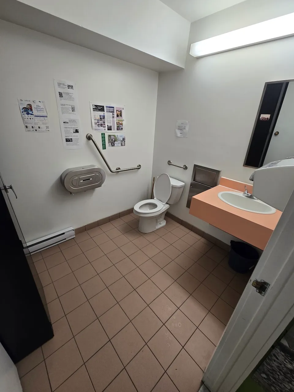 Salle de toilette à la Maison du Pressoir