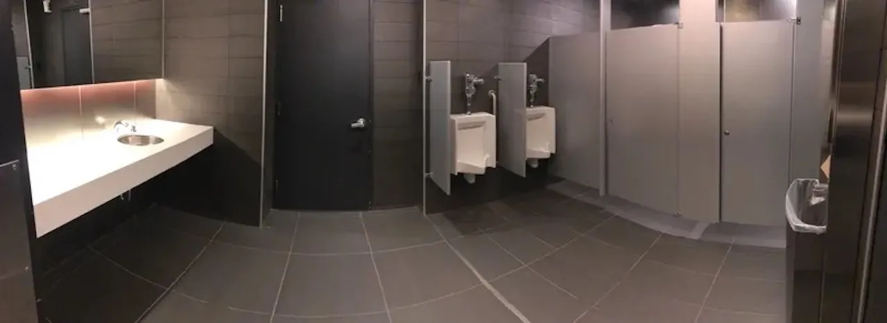Salle de toilettes hommes - Près de la salle Octave-Crémazie
