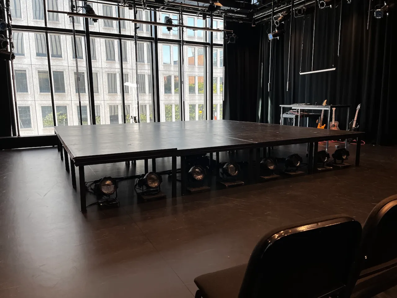 Salle Réjean-Ducharme - places réservées - vue vers la scène