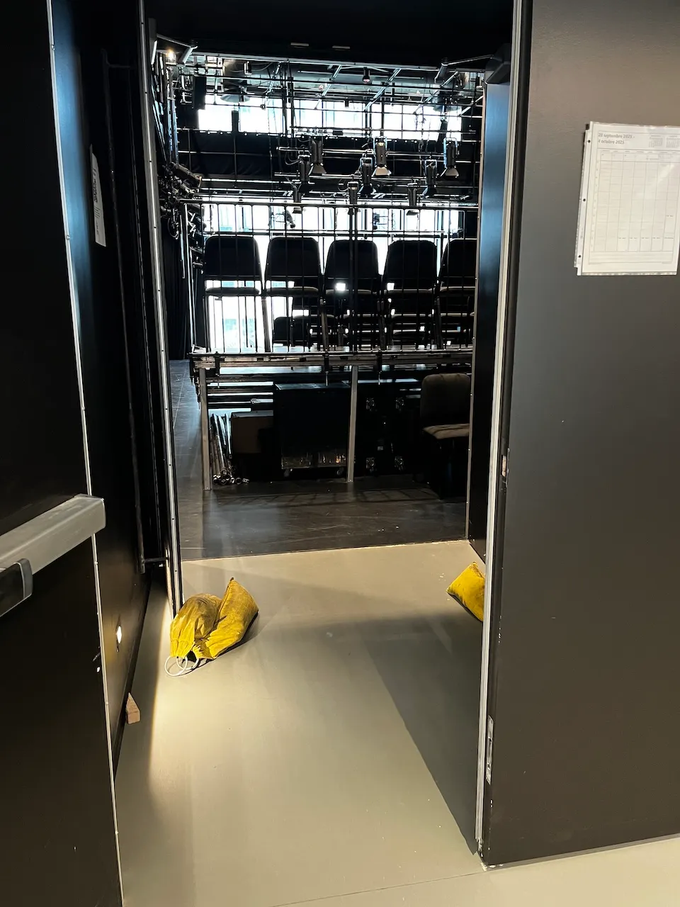 Salle Réjean-Ducharme - entrée - porte double