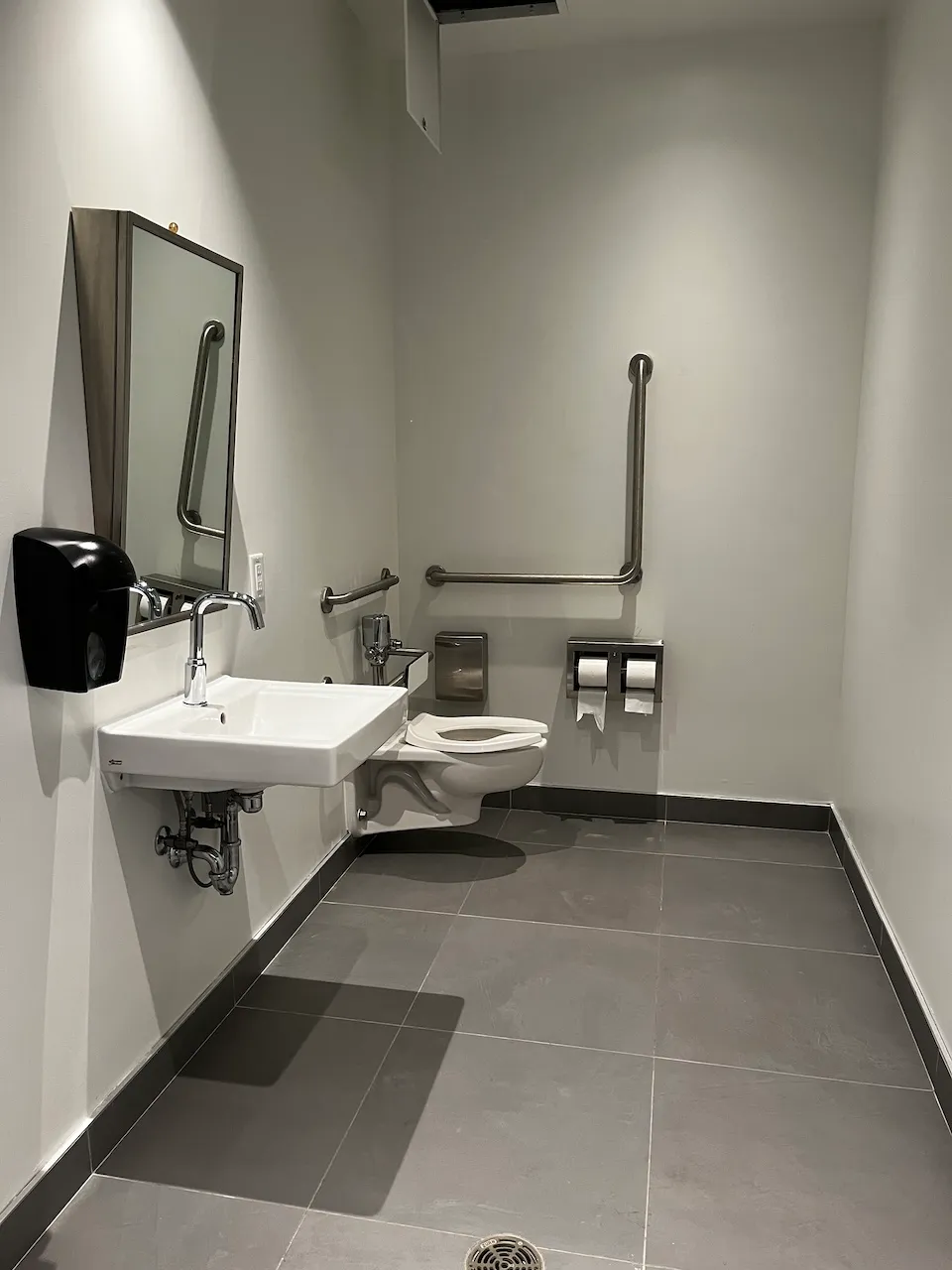 Salle de toilettes - 4e étage - non genrée