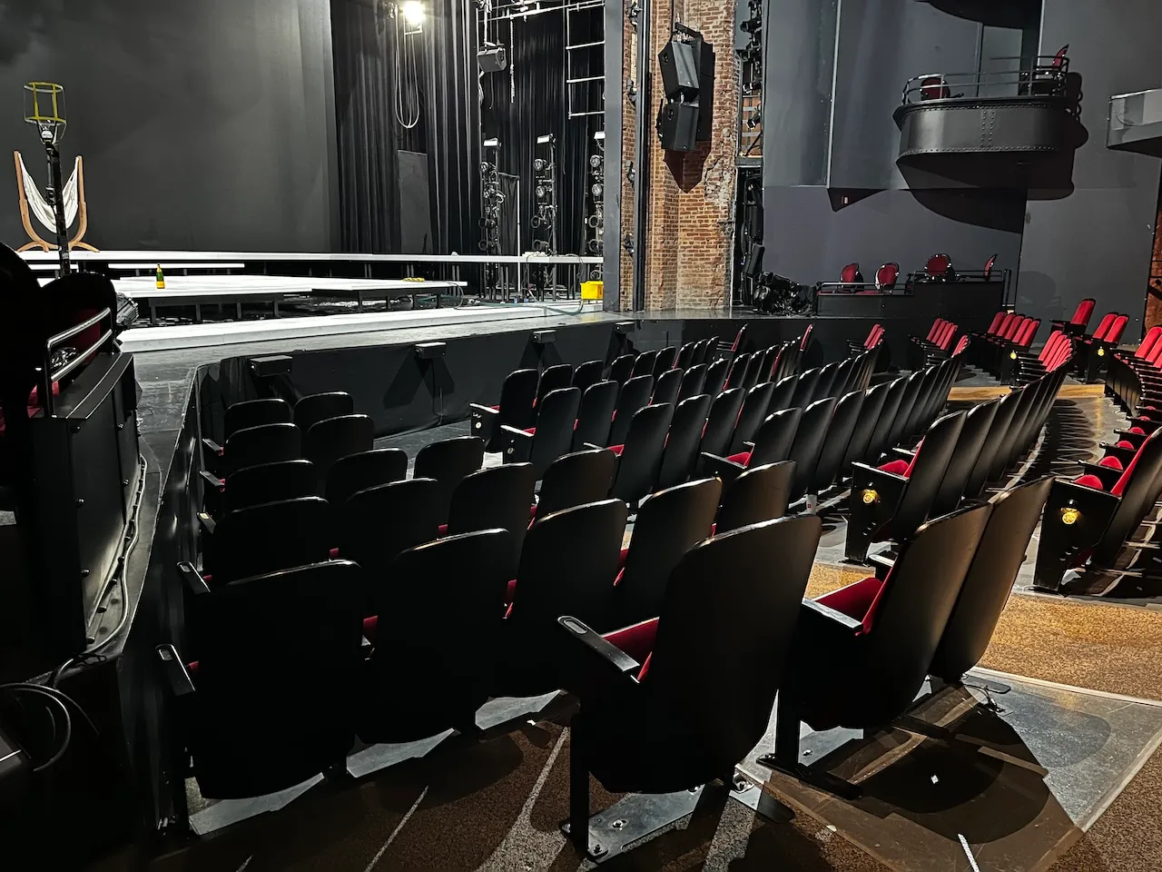 Salle Gascon-Roux - places réservées - vue vers la scène