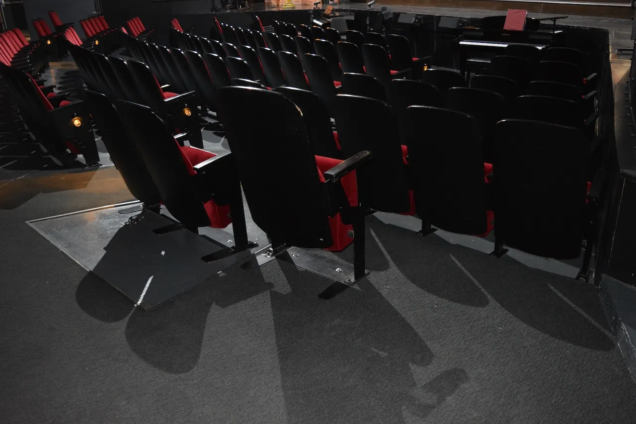 Salle Gascon-Roux - places réservées - sièges amovibles