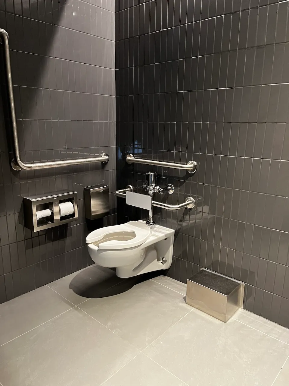 Salle de toilettes - 2e étage - non genrée