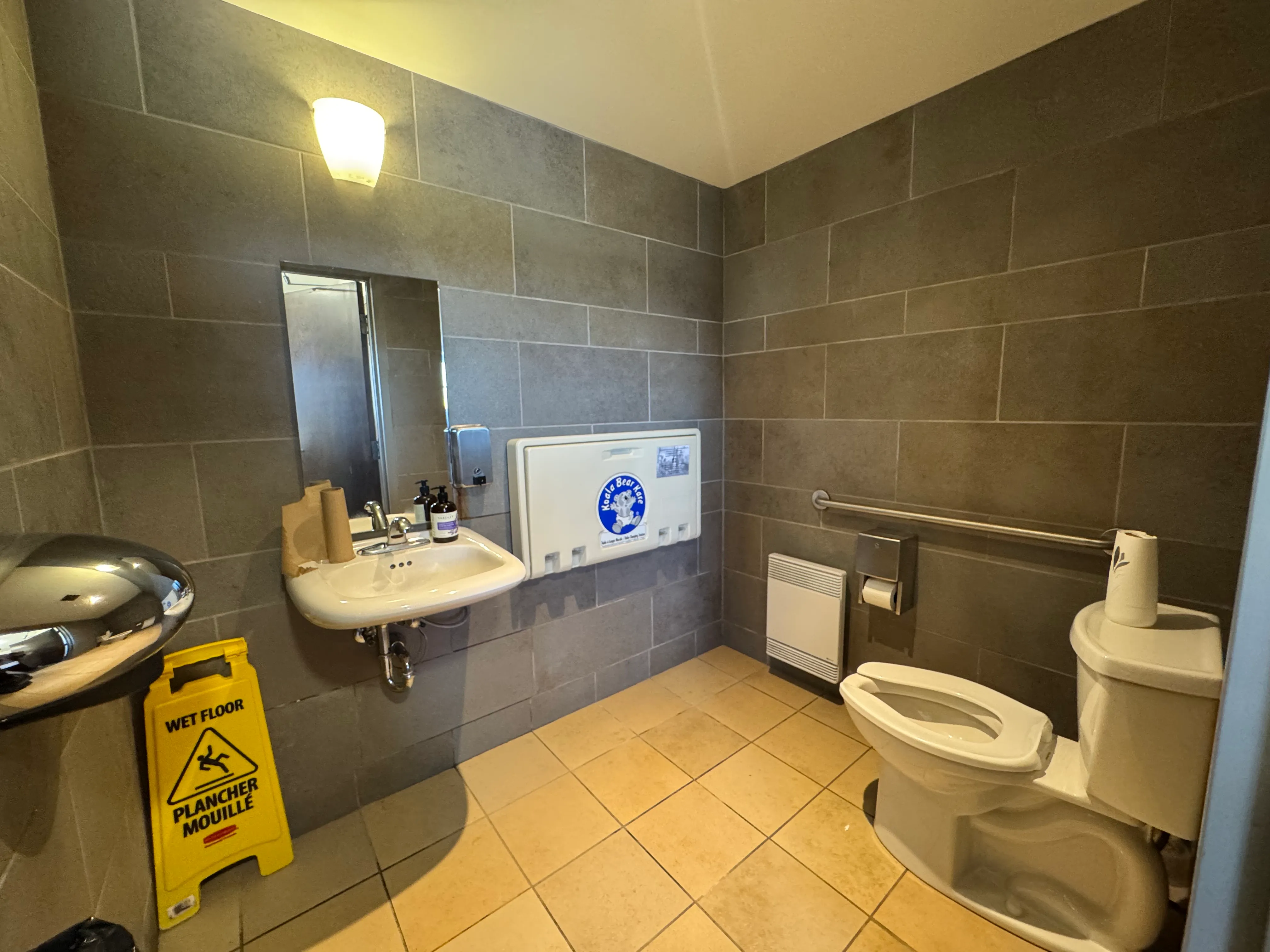 Restaurant - Restroom