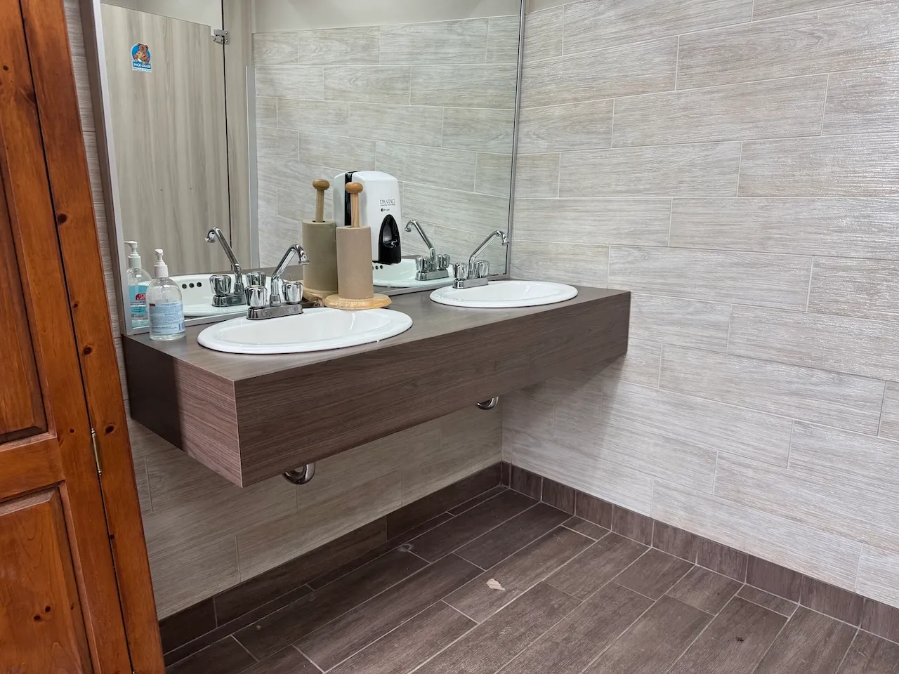 Salle de toilettes - Femmes