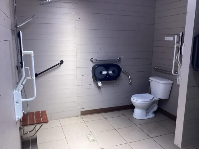 Bloc sanitaire 2 - Douche