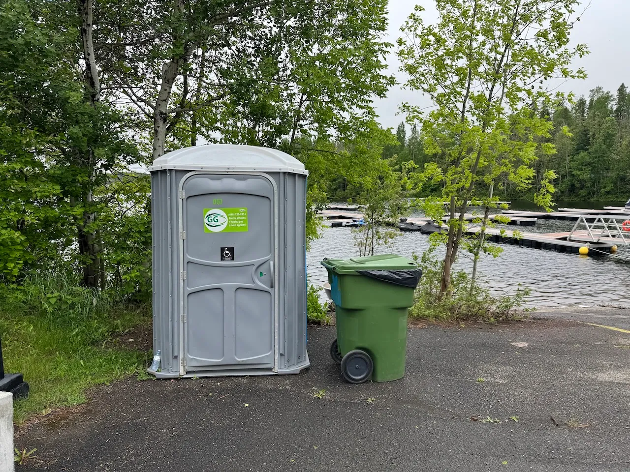 Toilette chimique - Près de la marina