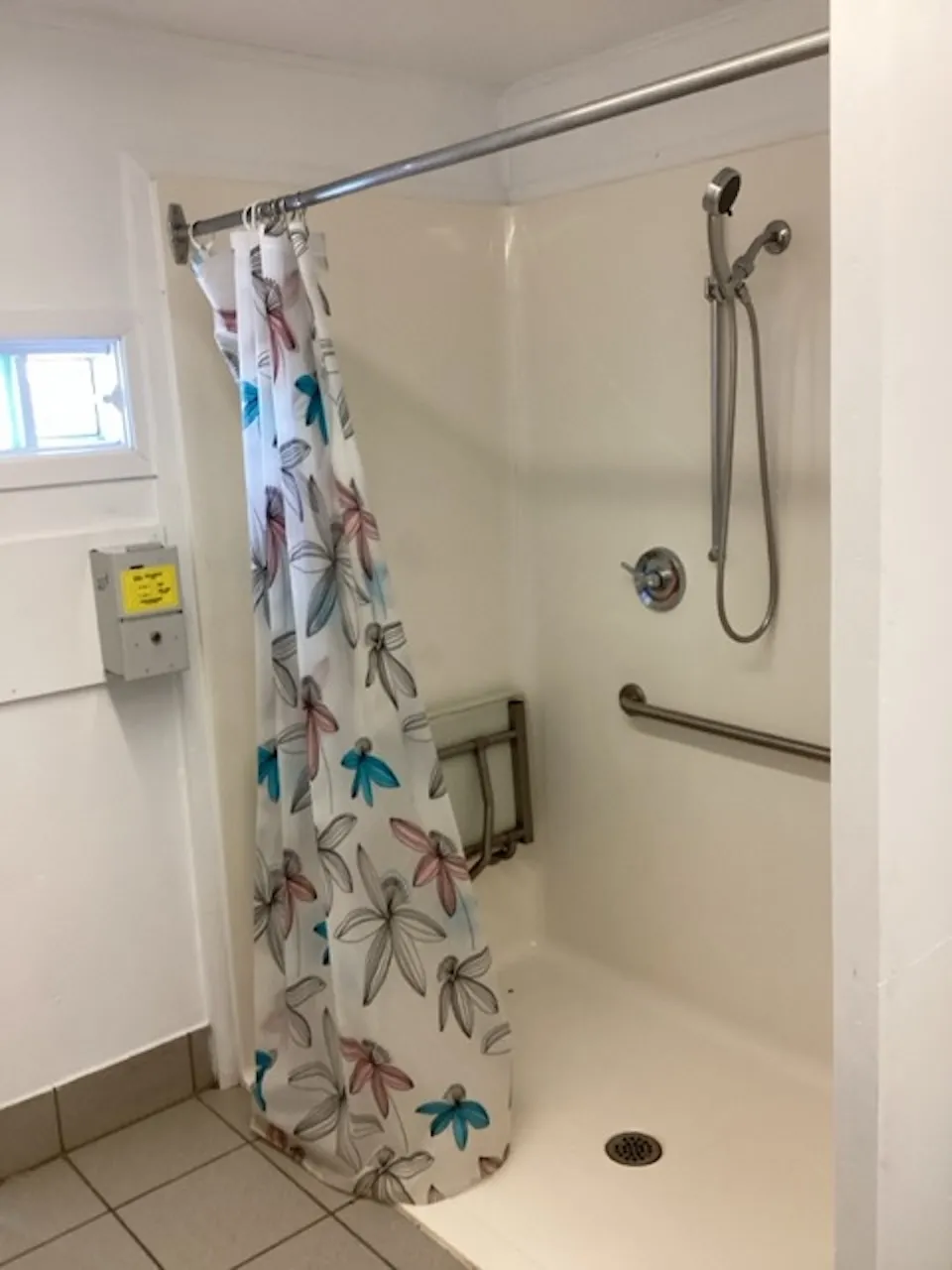 Bloc sanitaire 4 - Douche