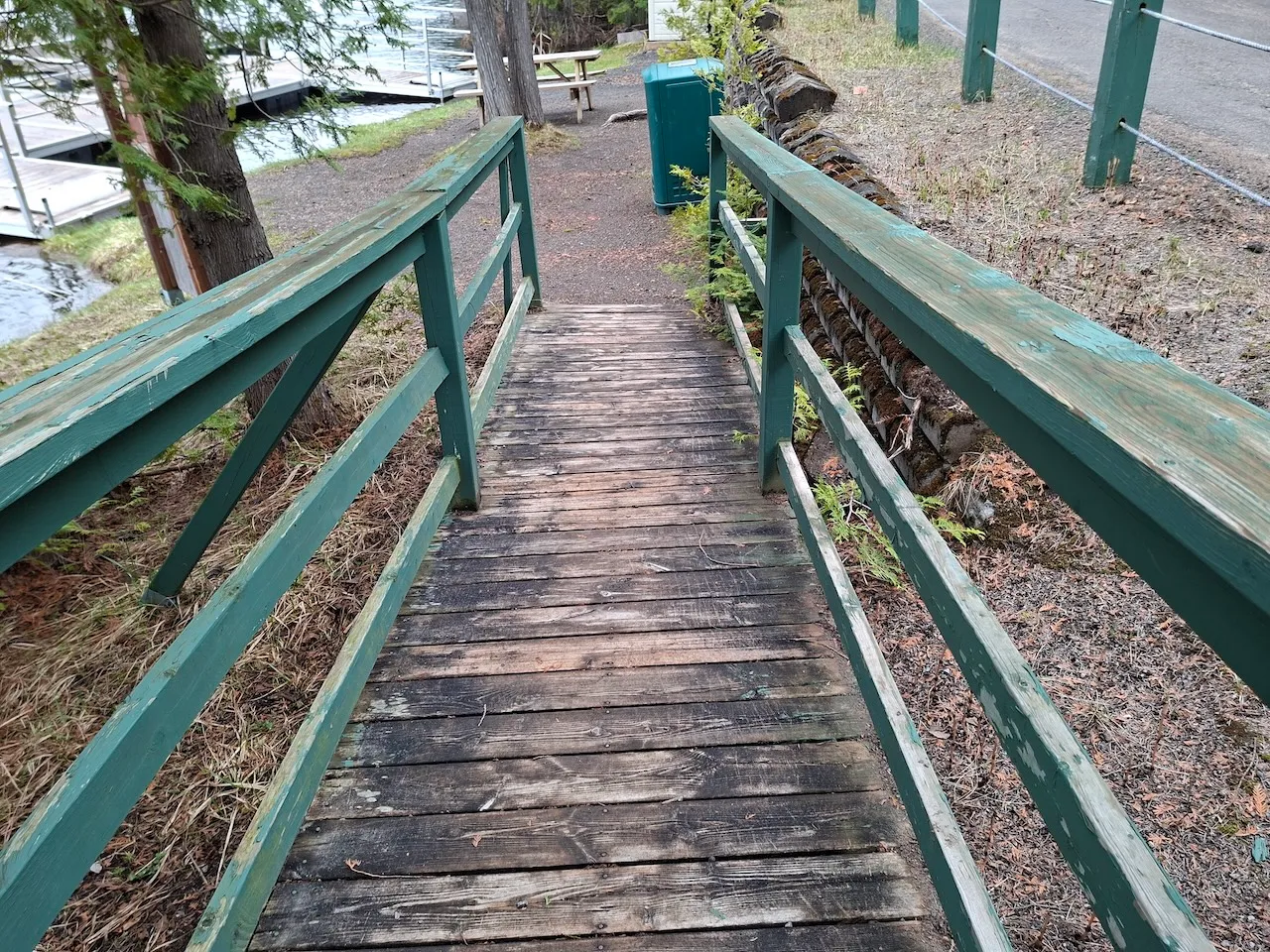 Site extérieur - Rampe d'accès menant à l'activité #J : Ponton