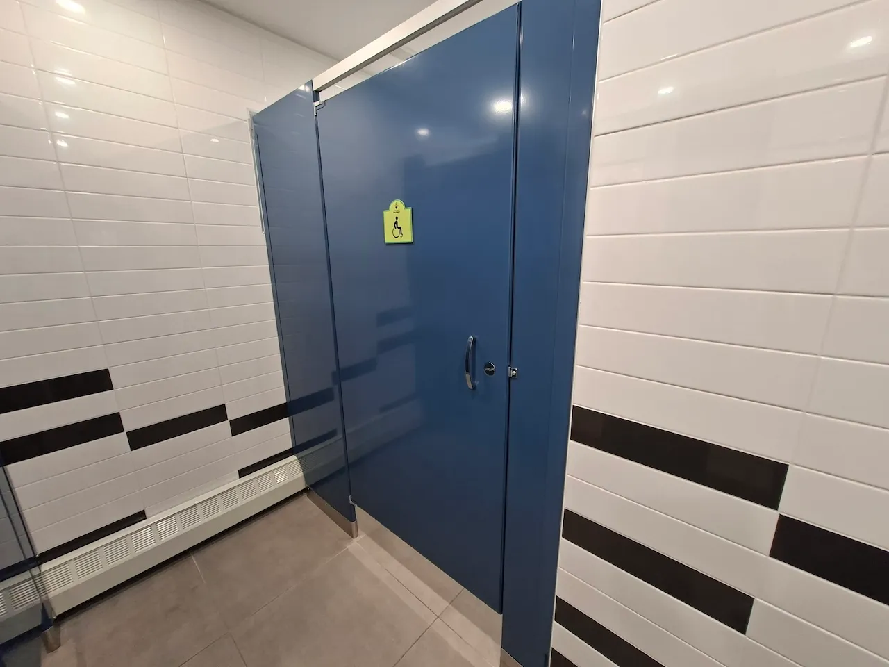 Auberge - Salle de toilettes - Hommes