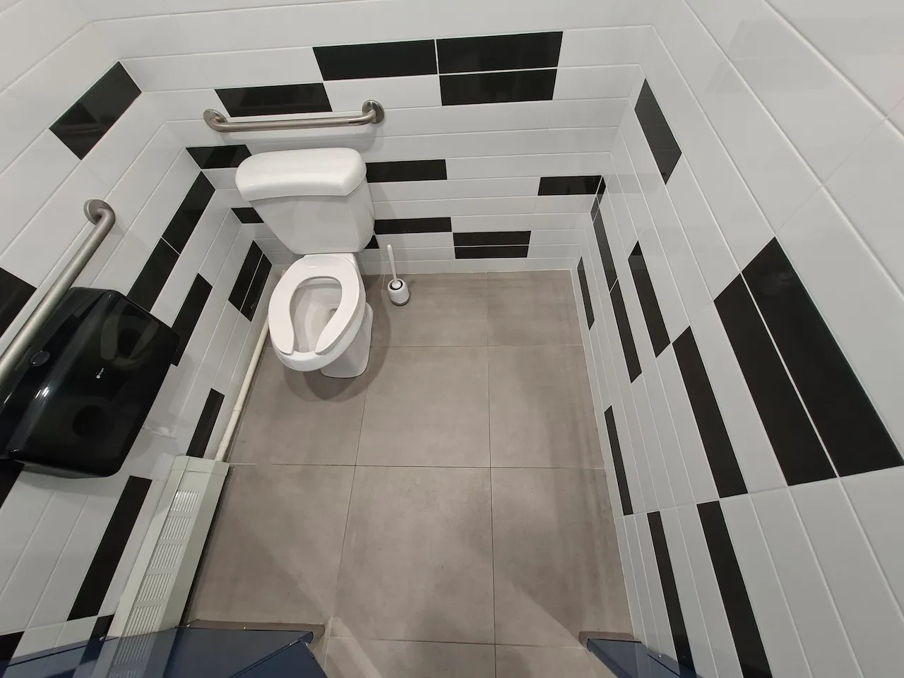 Auberge - Salle de toilettes - Hommes
